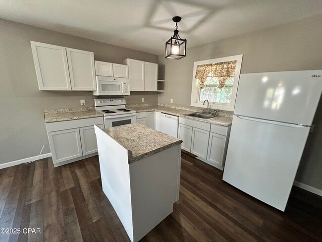 Building Photo - 6522 Olokee St