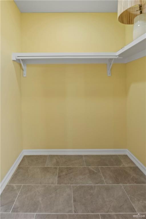 Building Photo - 10 Karen Dr