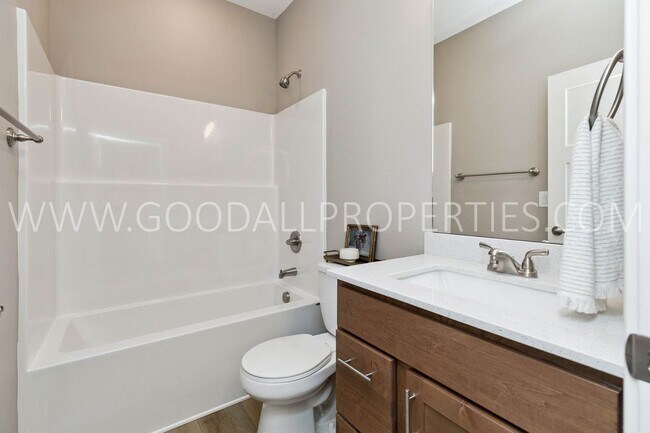 Building Photo - Stunning ranch-style home in Altoona featuring 4 bedrooms and 3 bathrooms, with a finished walk-o...