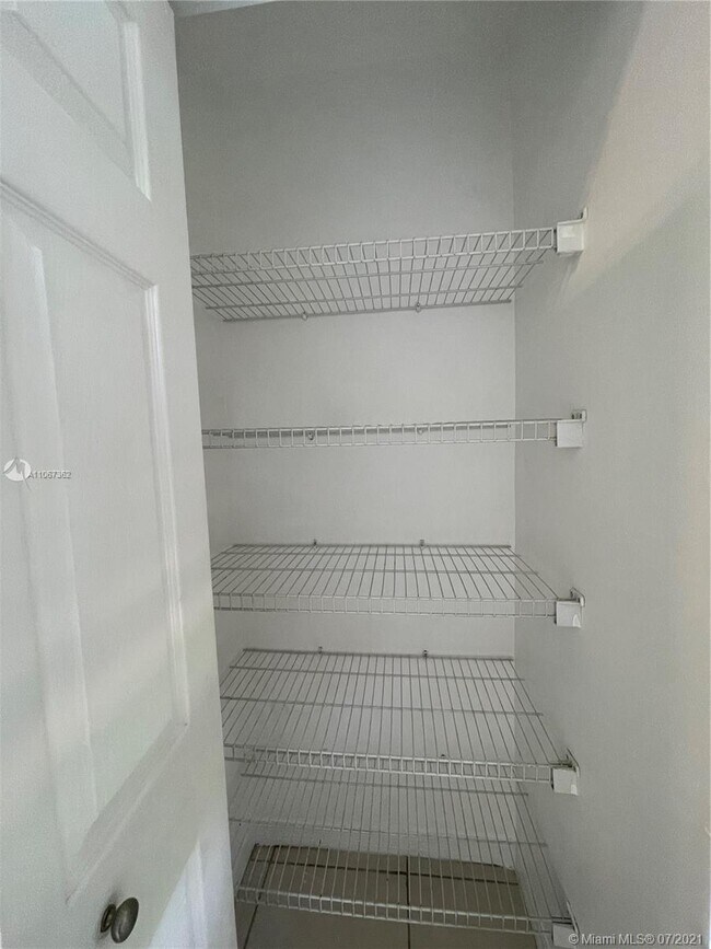 Building Photo - 4961 Leeward Ln