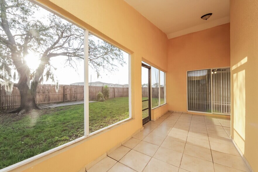 Building Photo - 458 Tamarind Parke Ln