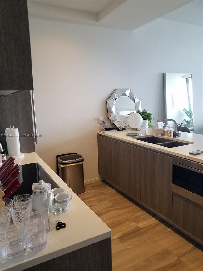 Building Photo - 801 S Miami Ave