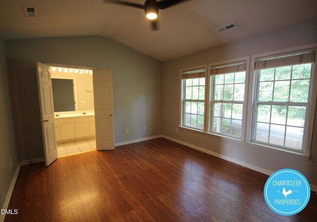 Building Photo - 5542 Red Robin Rd