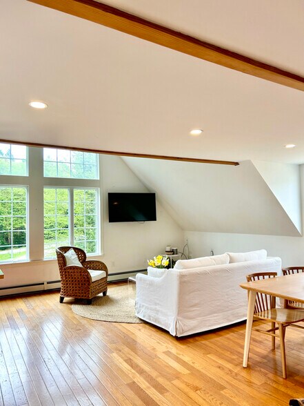 Building Photo - 67 Regatta Dr