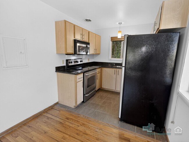 Building Photo - 1 Bedroom Condo Near OHSU + Parking