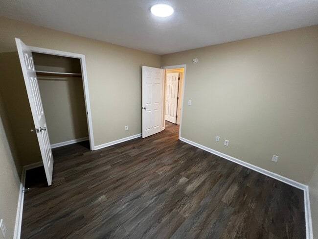 Building Photo - 5220 Redfield Dr