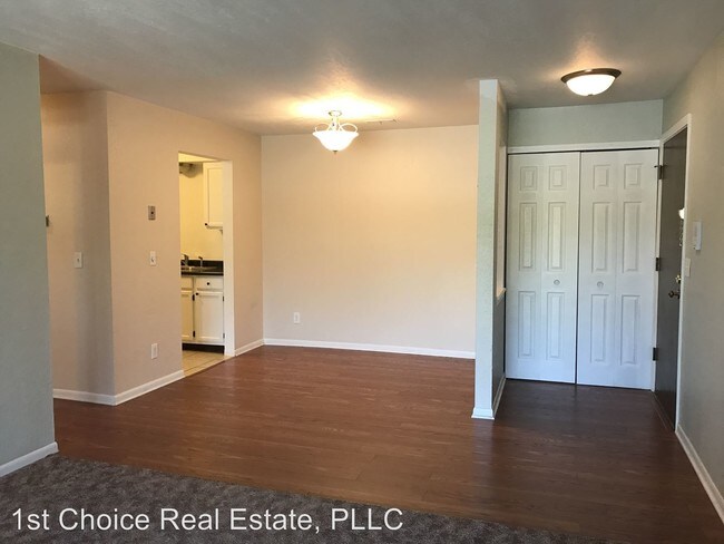 Building Photo - 1717 Maple Rdg