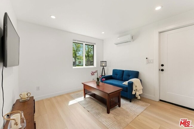 Building Photo - 7103 Hatillo Ave