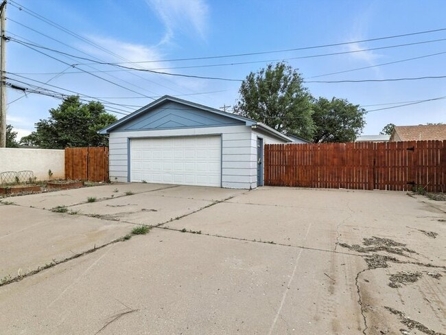 Building Photo - 2402 W 17th St