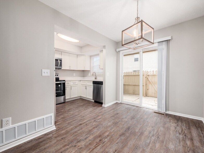 Building Photo - 7754 Deercrest Ct