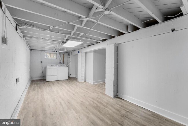 Building Photo - 3006 South Dakota Ave NE