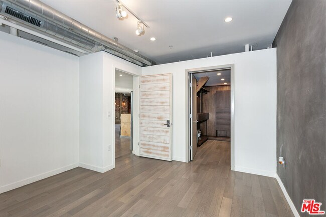 Building Photo - 527 Molino St
