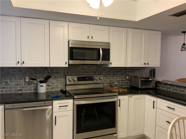 Building Photo - 5530 Rattlesnake Hammock Rd