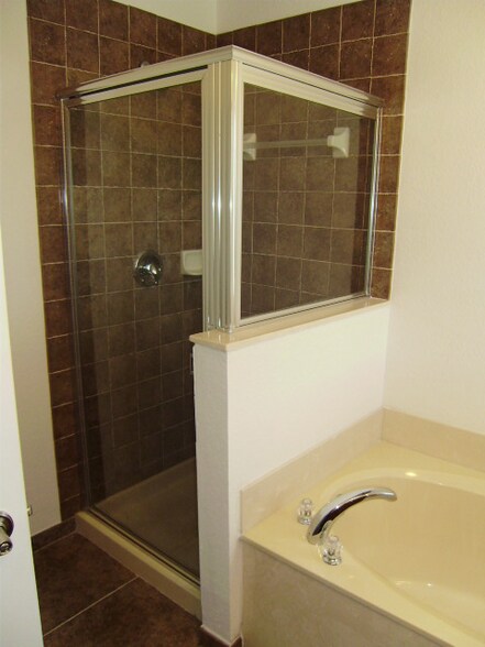 Building Photo - 2026 Nassau Dr