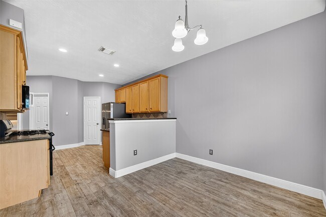 Building Photo - 1408 S Friendswood Dr