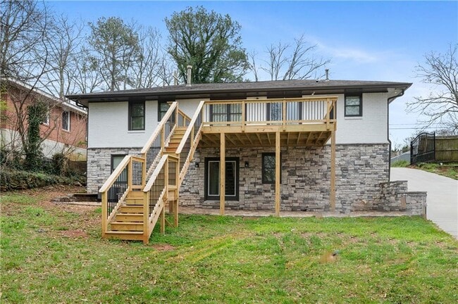 Building Photo - 668 Custer Ave SE