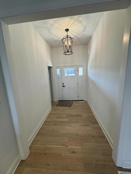 Building Photo - 753 Amanda Ct