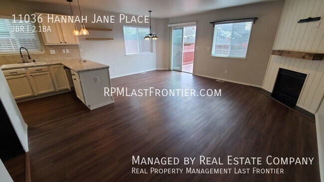 Building Photo - Modern and Stylish Eagle River Townhome