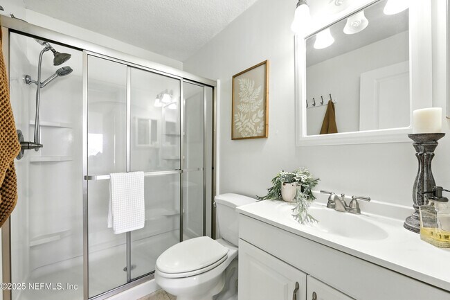 Building Photo - 16 Cove Rd