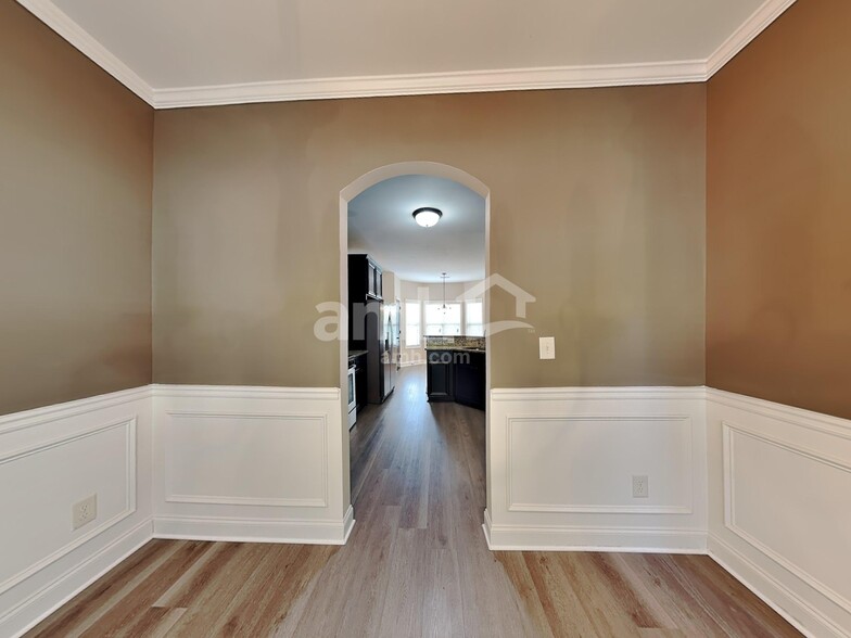 Building Photo - 554 Strawberry Walk