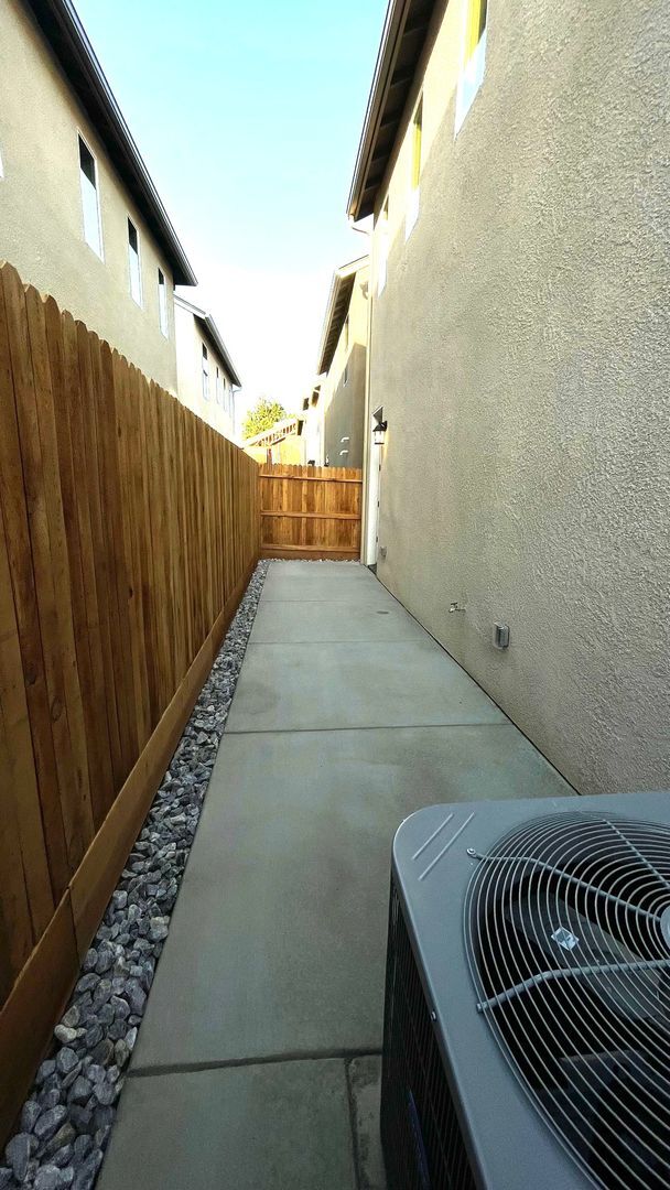 Building Photo - 4 year old 5 bedroom 2.5 bath home