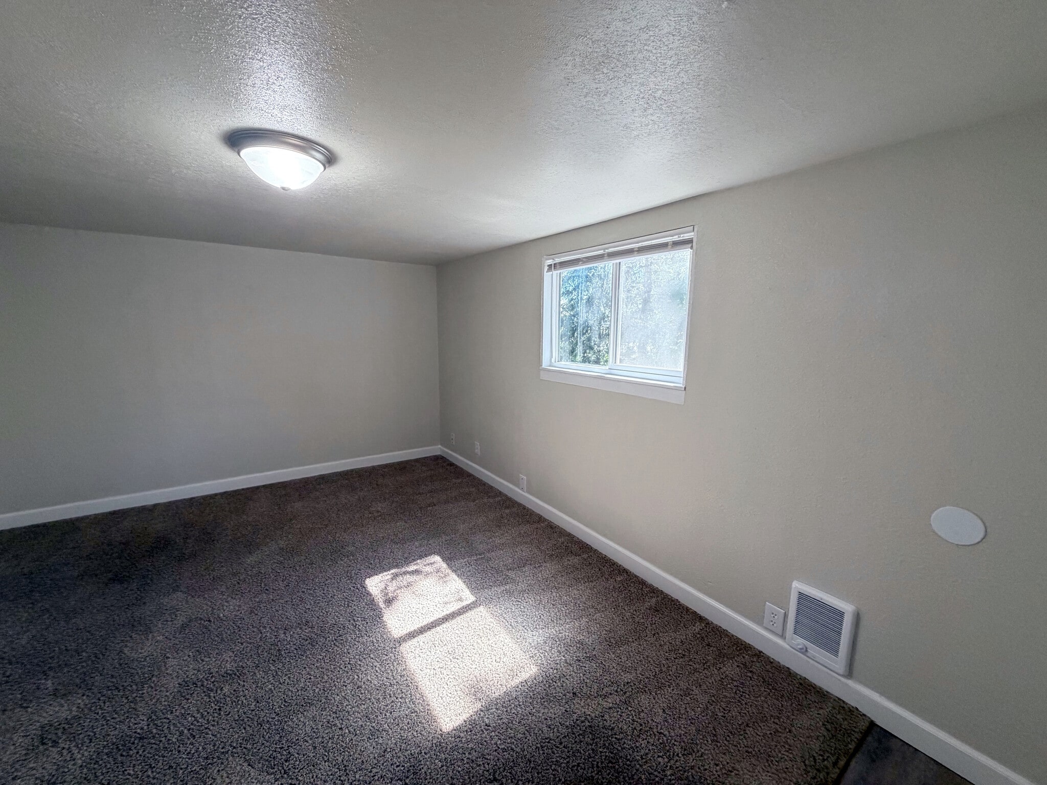 Building Photo - 1311 S 3rd Ave