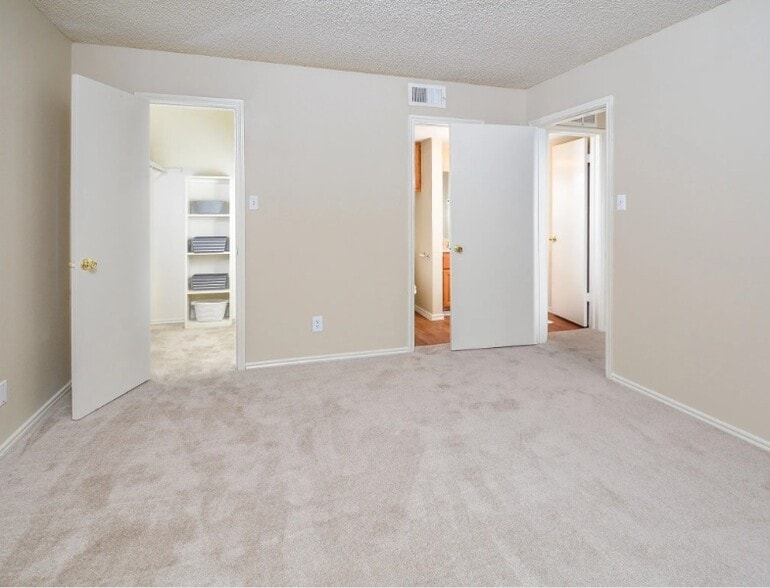 Building Photo - 9971 Quail Blvd