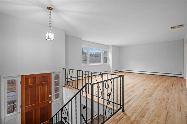 Building Photo - Croton On Hudon 4-Bedroom 2.5-Bathroom Home