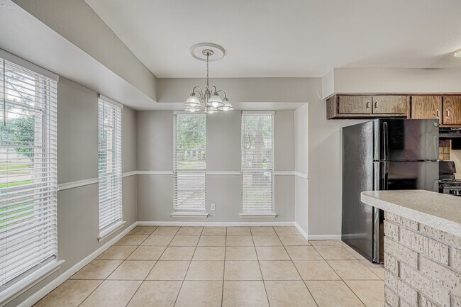 Building Photo - 6610 Rowell Ct