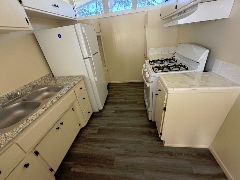 Building Photo - 700 N East End Ave