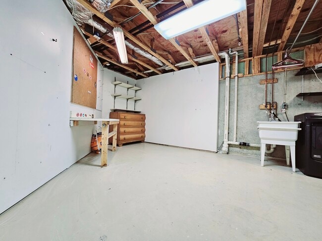 Building Photo - 435 Oakton Way