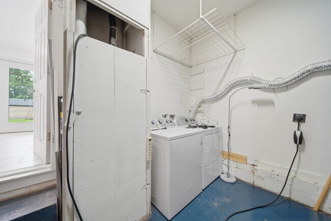 Building Photo - Updated 3 Bed, 1 Bath Home for Lease in Prime Midtown Location!