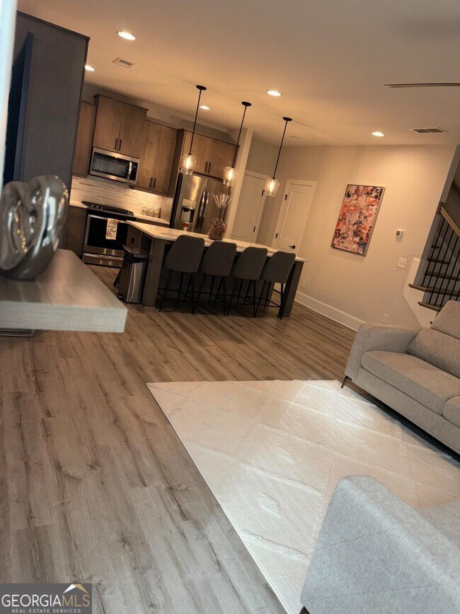 Building Photo - 1971 Drew Dr