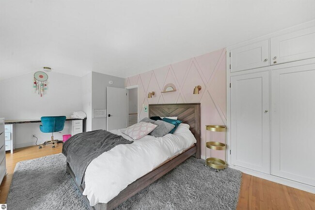 Building Photo - 7320 Peninsula Dr