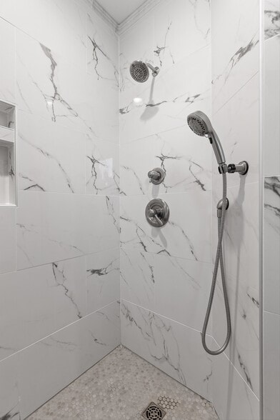 Building Photo - 844 Linden Hall Rd