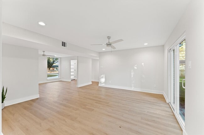 Building Photo - 10607 Overbrook Ln