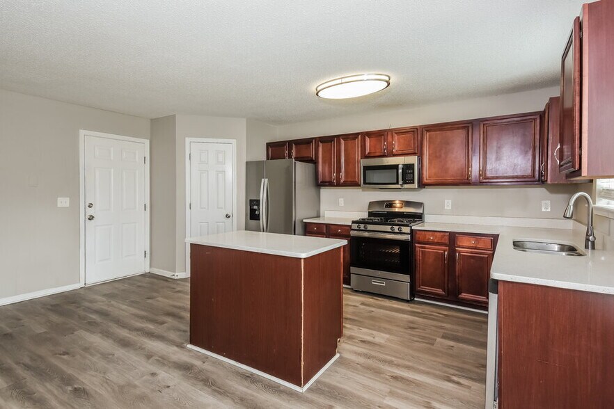 Building Photo - 265 Redding Ridge