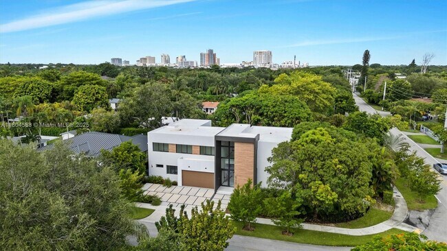 Building Photo - 8000 SW 62nd Ct