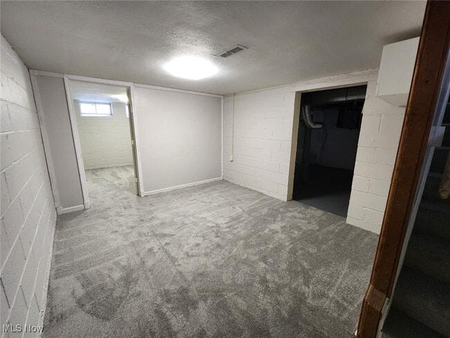 Building Photo - 2413 Elmdale Rd