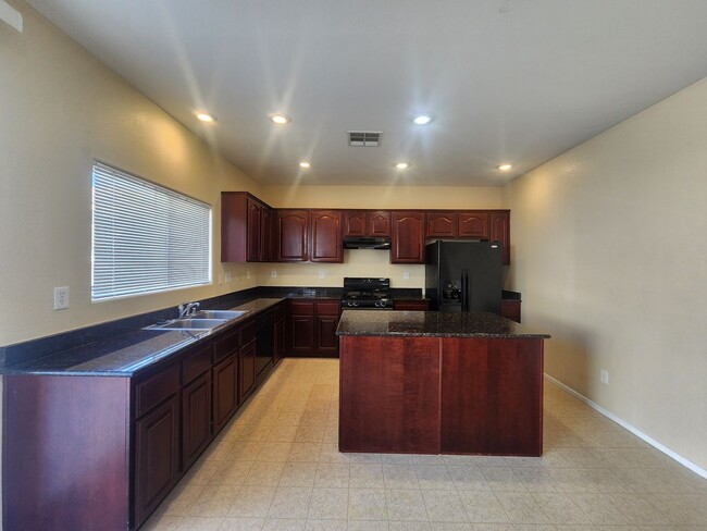 Building Photo - Spacious 4 bedroom home in North Las Vegas