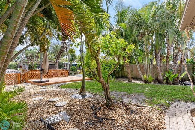 Building Photo - 510 SW 11th Ct