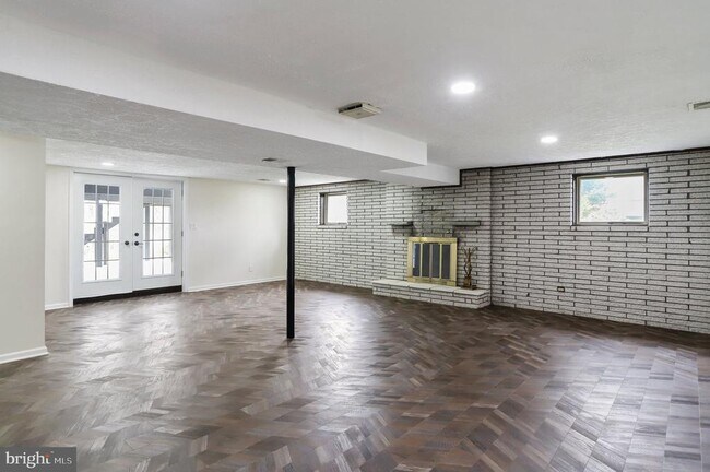 Building Photo - 5 Orchard Pl
