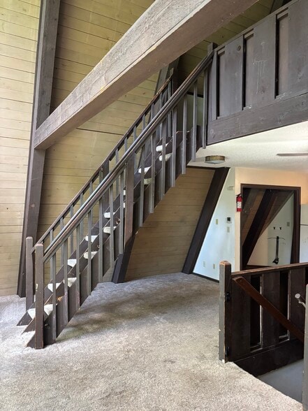 Building Photo - 3016 Alpine Dr