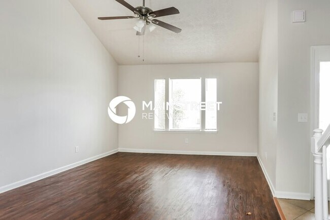 Building Photo - 3 Bedroom Pet-Friendly Home in Lithonia, GA with Main Street Renewal