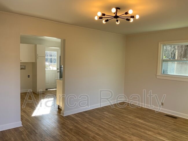 Building Photo - 3633 Carlyle Dr