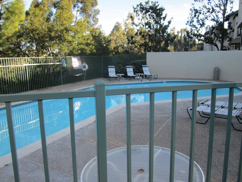 Building Photo - 9919 Paseo Montril