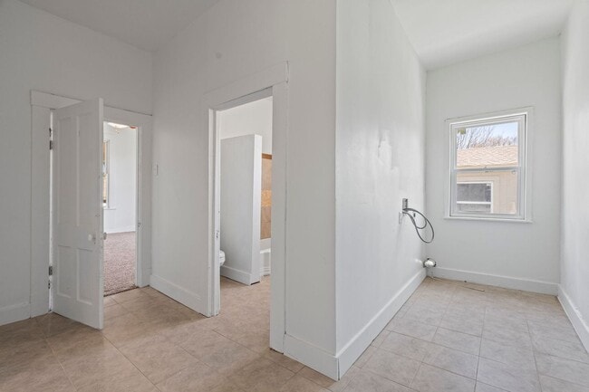 Building Photo - 5218 Elm St