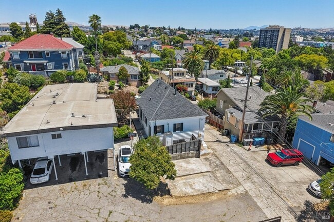 Building Photo - 517 Branciforte St
