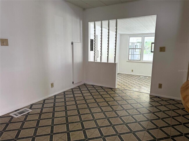 Building Photo - 3221 SE 39th Ave