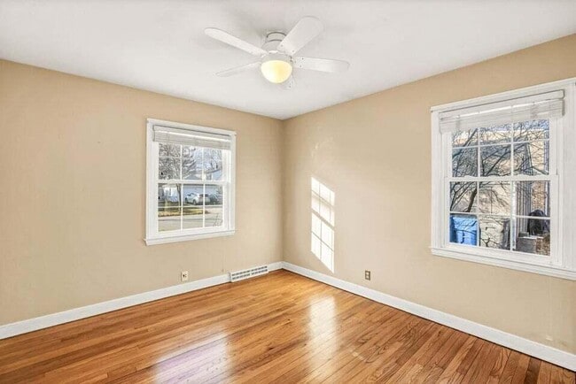 Building Photo - 5160 N Bay Ridge Ave